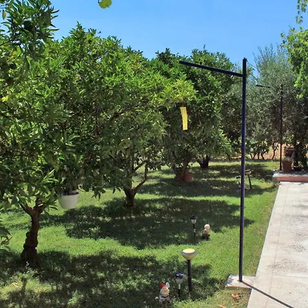 Apartment Apartments With A Parking Space Trogir - 9209