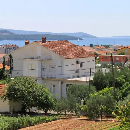 Apartment Apartments With A Parking Space Trogir - 9209 *