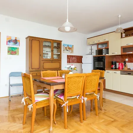 Apartments With Parking Space Trogir - 9209