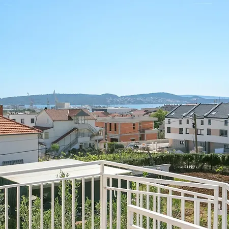 Apartment Apartments With A Parking Space Trogir - 9209 *