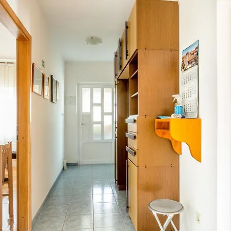 Apartments With A Parking Space Trogir - 9209 *