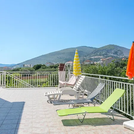 Apartments With A Parking Space Trogir - 9209 Apartment *