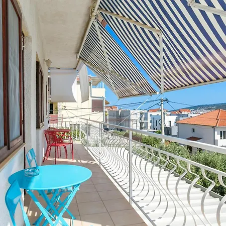 Apartment Apartments With A Parking Space Trogir - 9209 *